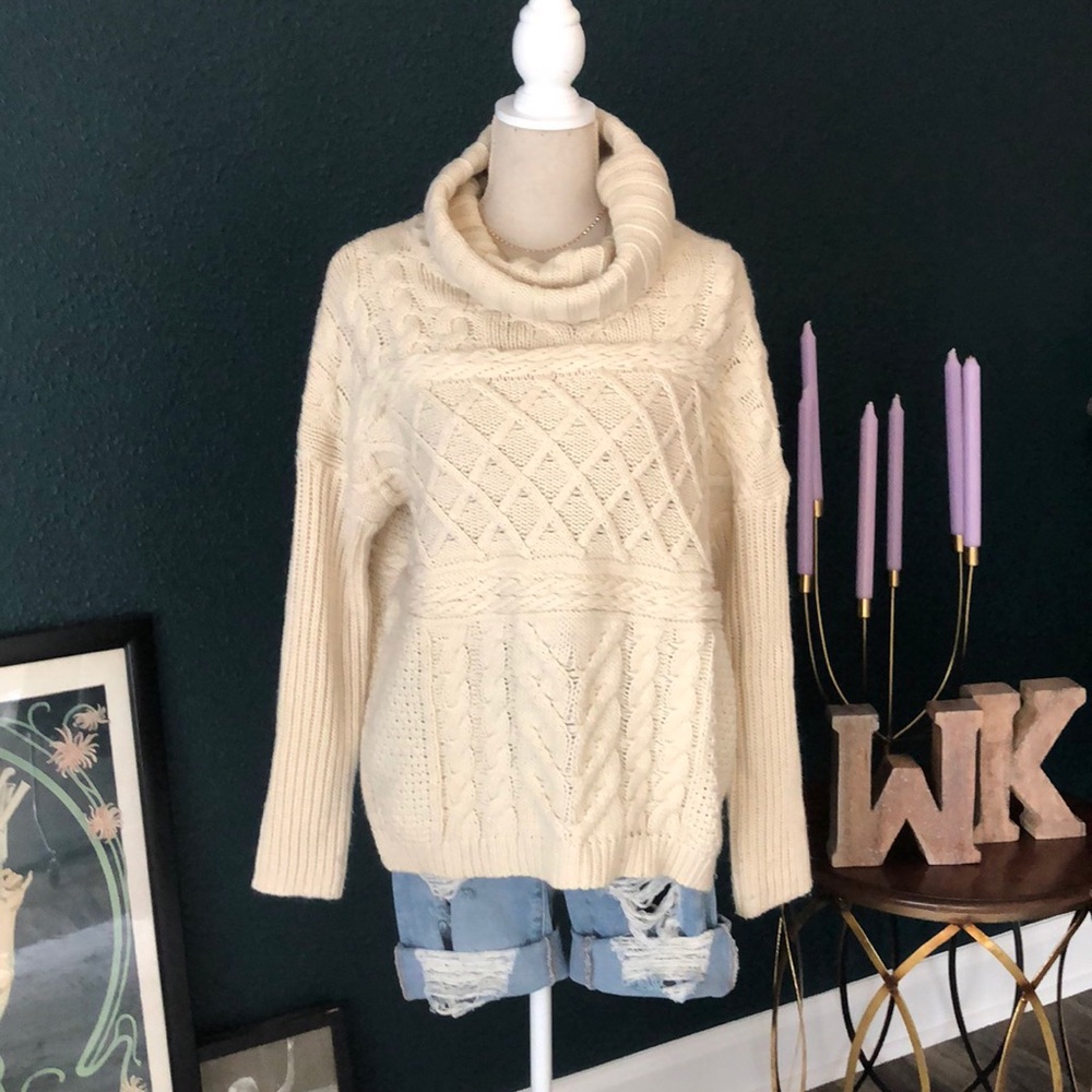 Urban Day cowl neck sweater Size M